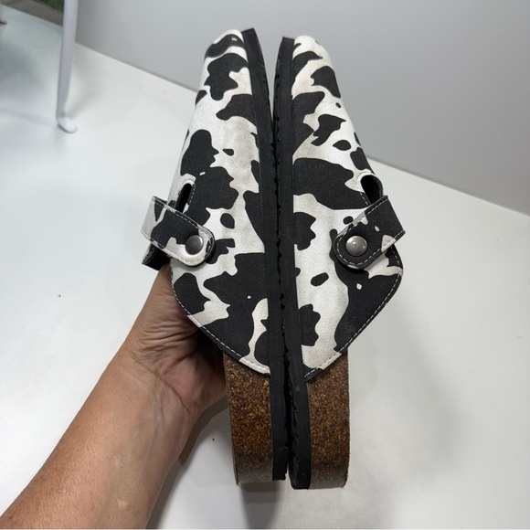 Shoedept Sherry Cow Print Clogs Women’s Size 11 - Picture 6 of 10